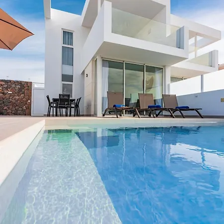 Maracuya Villa Tias